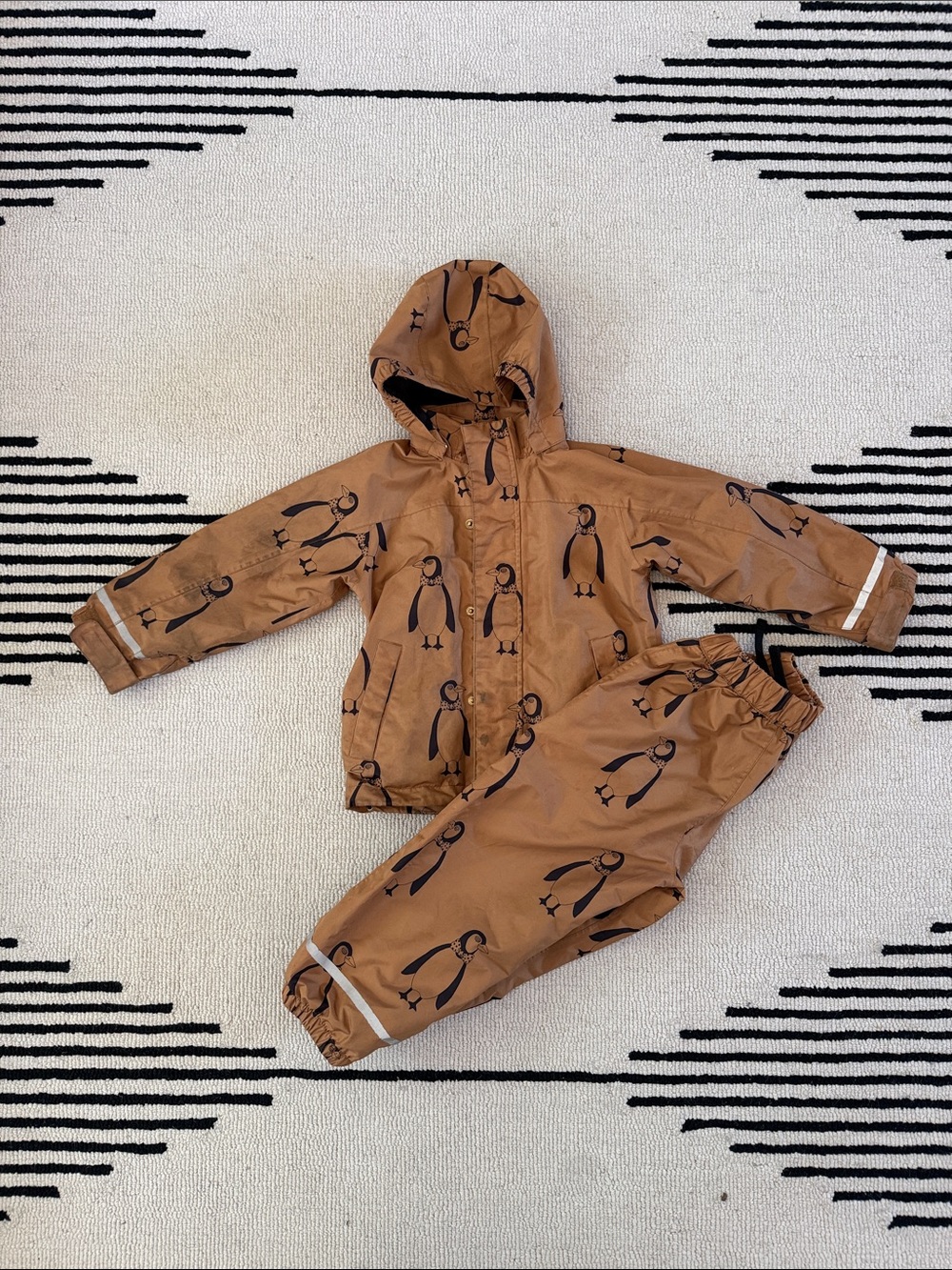 Mini Rodini Black Tan Penguin Kids Rain Gear Jacket Pants Hooded Set 3-5yo